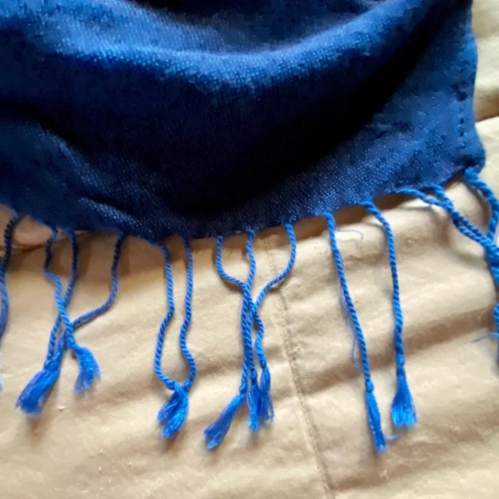 ⚜️Pashmina Scarf in Blue Paisley Pattern⚜️ - Picture 2 of 5